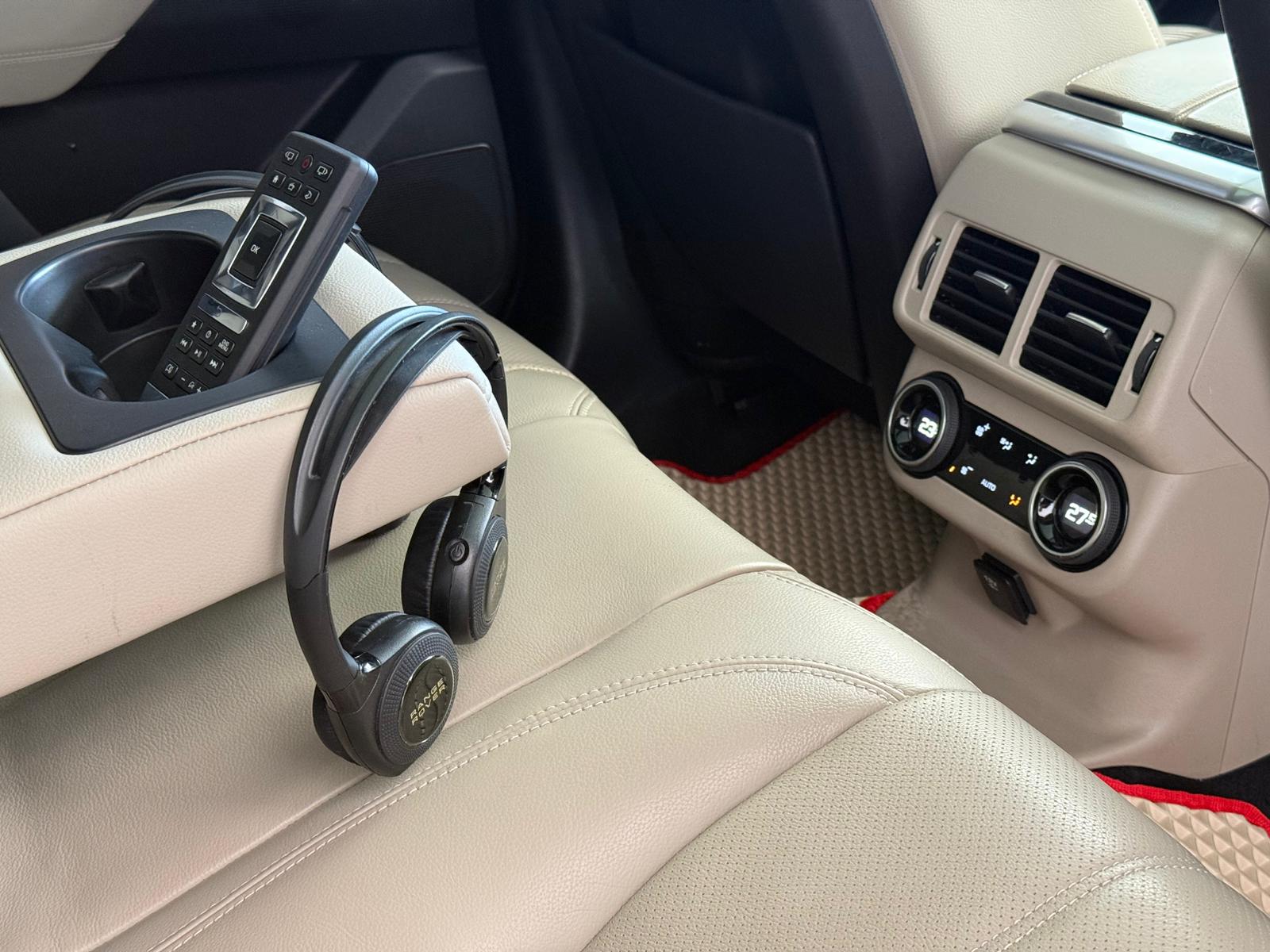 RANGE ROVER VELAR 12
